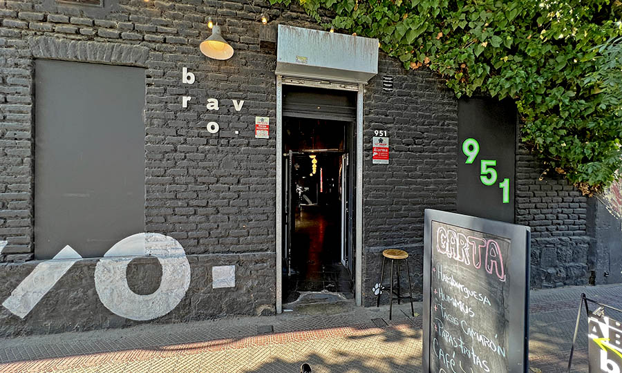 Fachada de da de Bravo 951